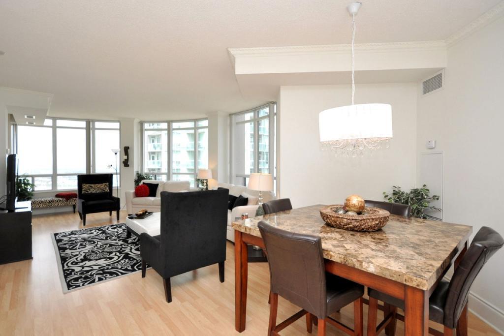 Napa Furnished Rental Apartments Square One Mississauga Rum bild